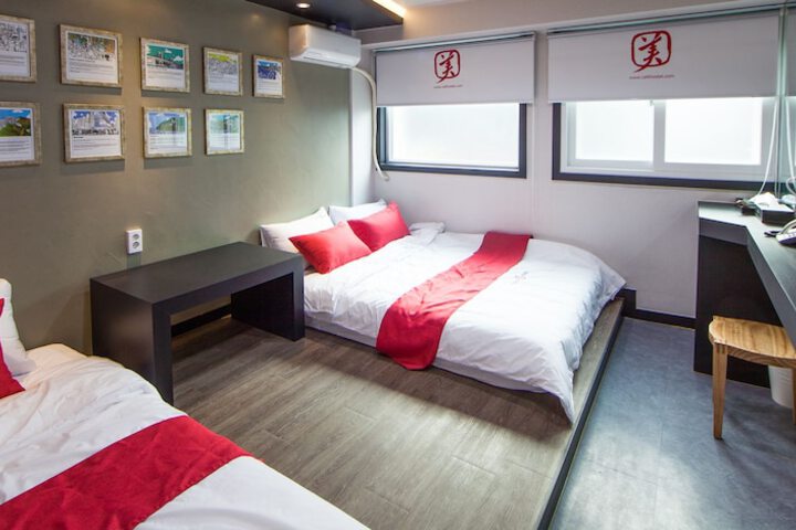 Room 16 of 42