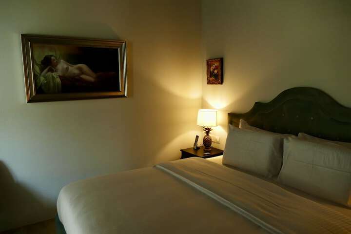 Room 25 of 97