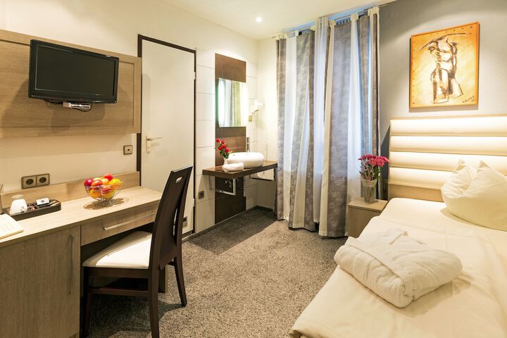 Room 5 of 35