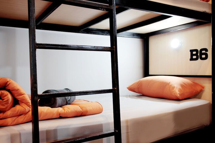Room 8 of 90
