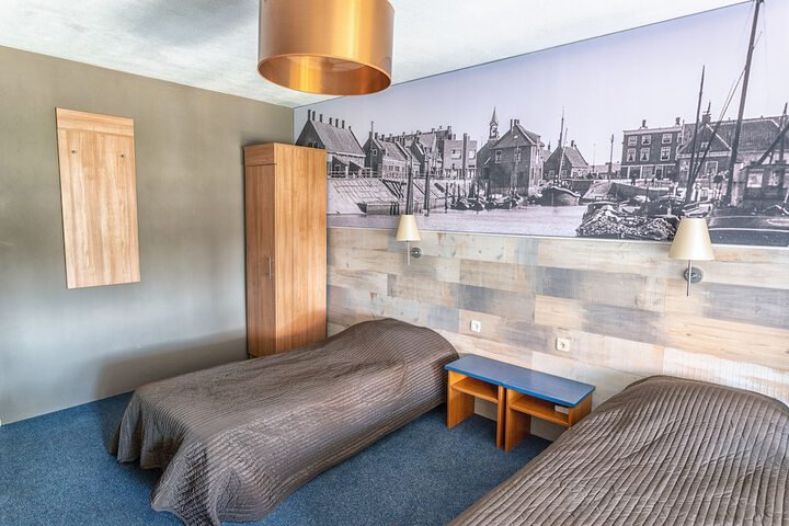 Room 9 of 35