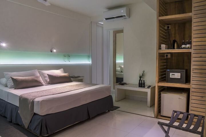 Room 9 of 42