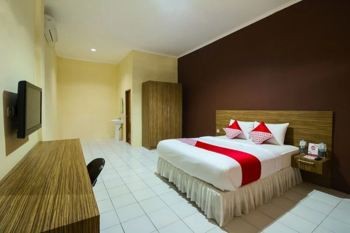 Room 3 of 12