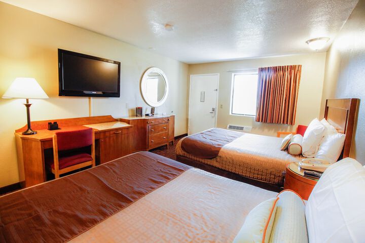 1 Queen Bed (1 of 16)