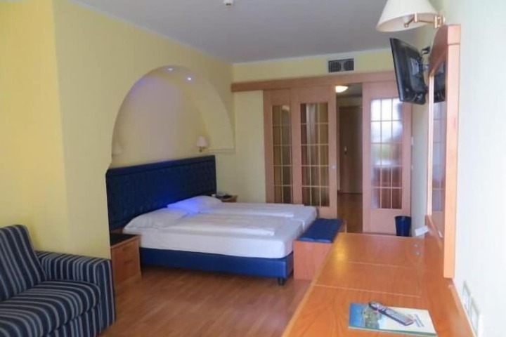 Room 16 of 49