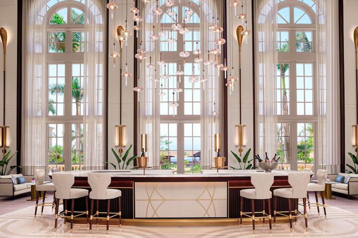 Lobby lounge