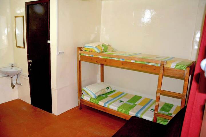 Room 4 of 16