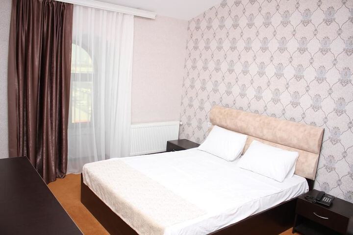 Room 4 of 33