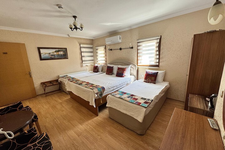 Room 13 of 82