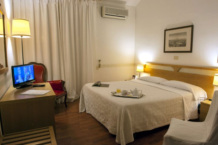 Room 5 of 42