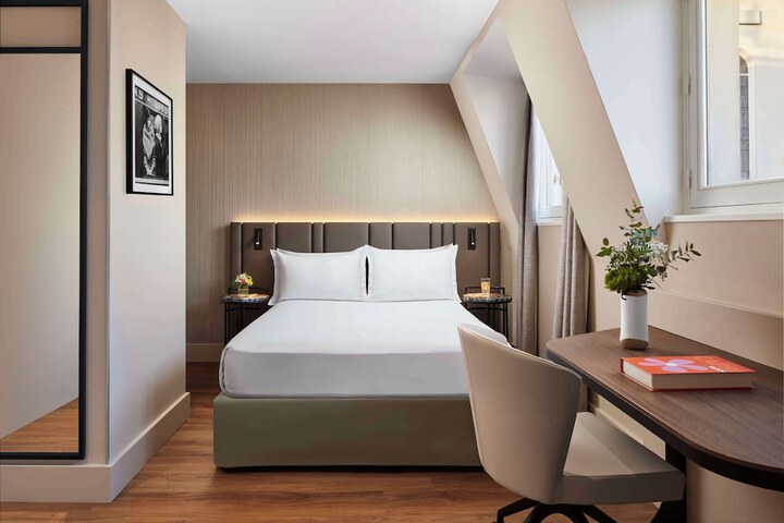 Room 6 of 35
