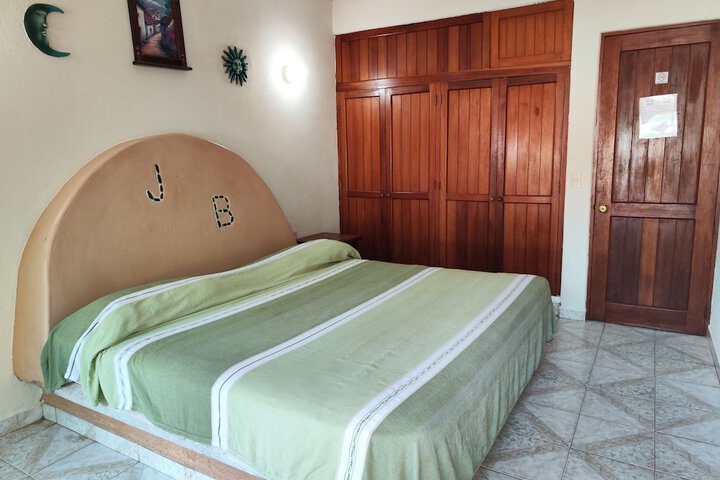 Room 10 of 76