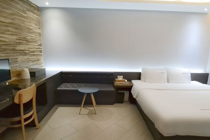 Room 5 of 89