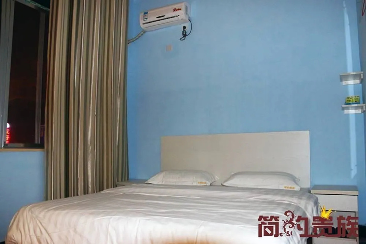 Room 2 of 3