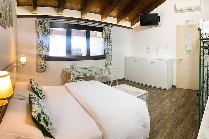 Room 18 of 45