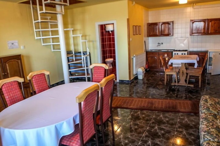 Room 8 of 14