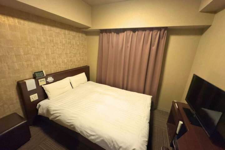 Room 9 of 76