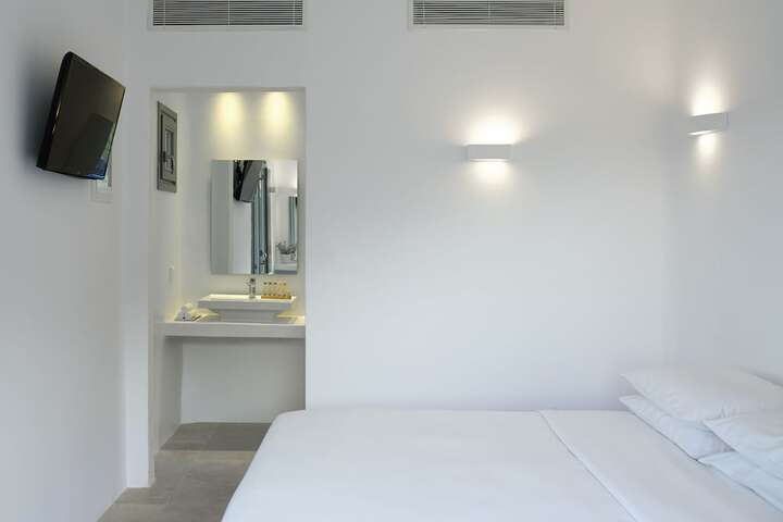 Room 9 of 90