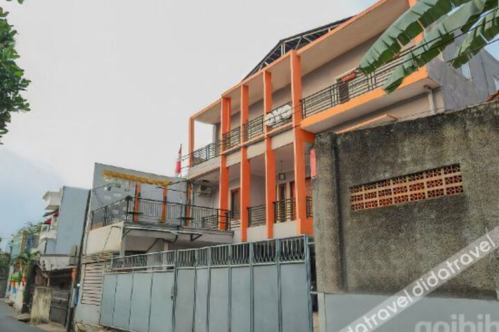 OYO 1317 Pinnus Residence Syariah
