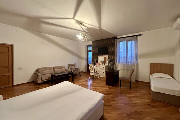Room 77 of 113