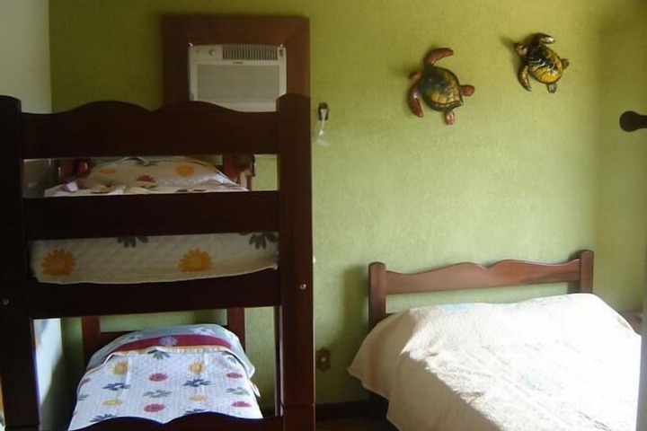 Room 11 of 32
