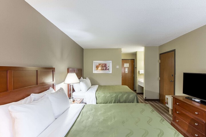 2 Queen Beds (3 of 6)