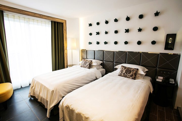 Room 22 of 126