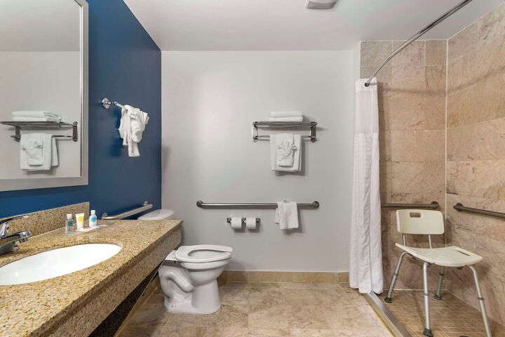 Suite 2 Queen Beds (15 of 20)