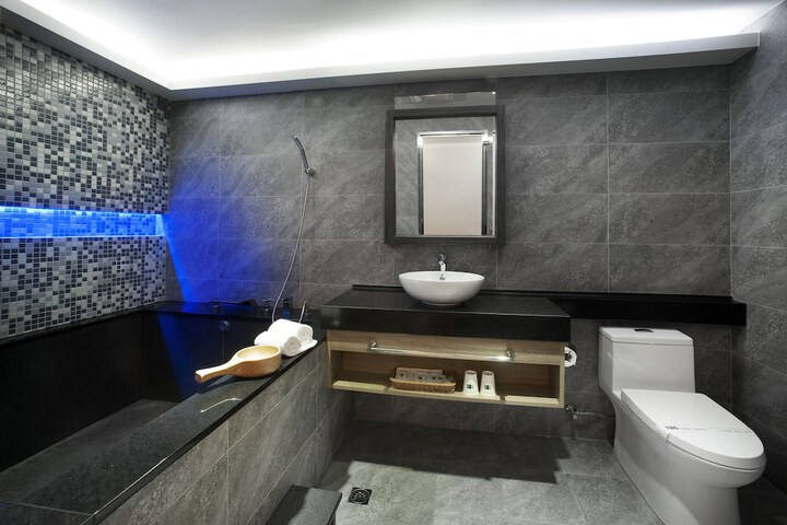 Room 15 of 28