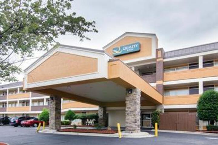 Exterior of Baymont by Wyndham Charlotte Airport / Near Uptown