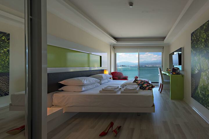 Room 11 of 47