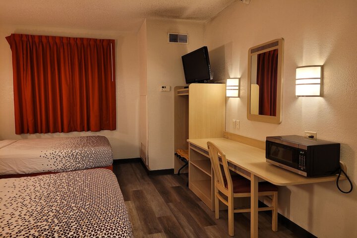 1 Double Bed Accessible (21 of 40)