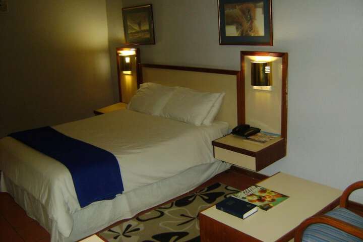 Room 12 of 32