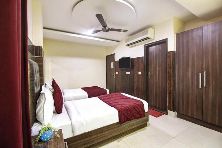 Room 32 of 60