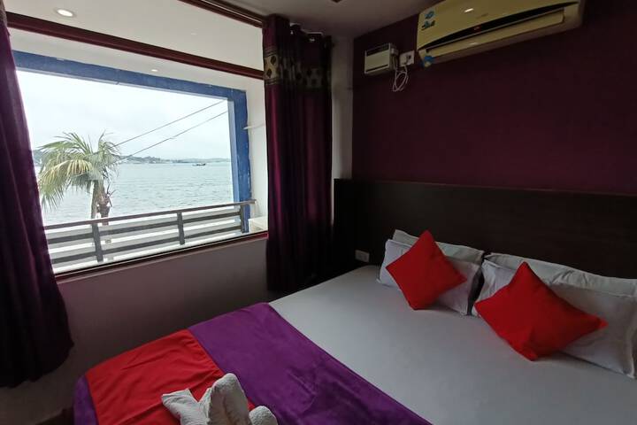 Room 6 of 11