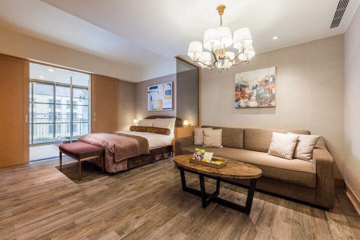 Room 52 of 208