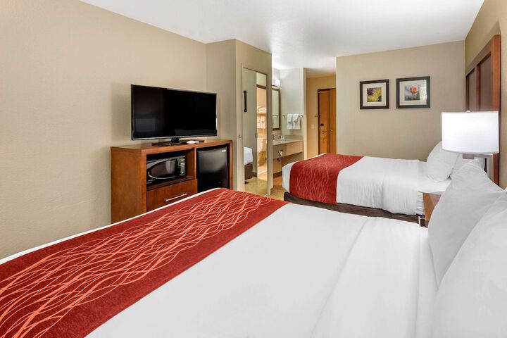 Double Accessible Queen Size Bed (9 of 20)