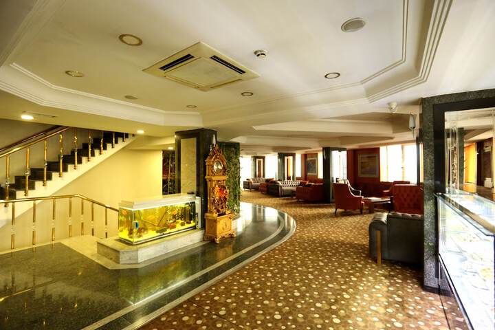 Lounge 39 of 41