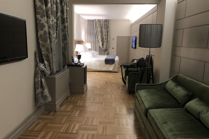 Room 47 of 143