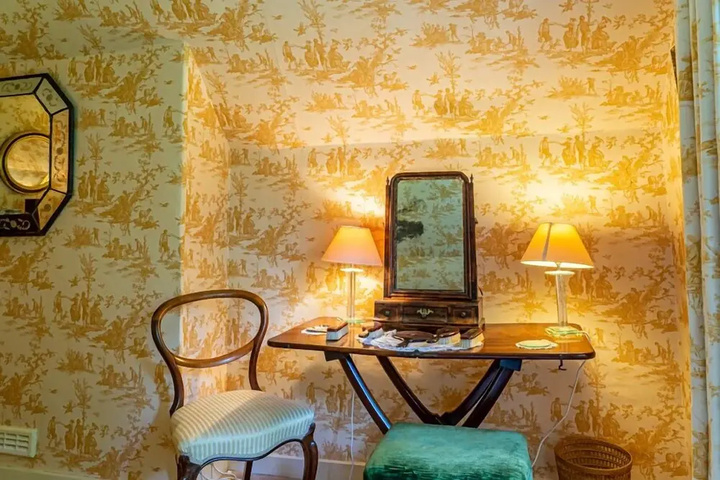 Room 5 of 32