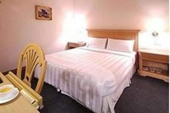 Room 9 of 40