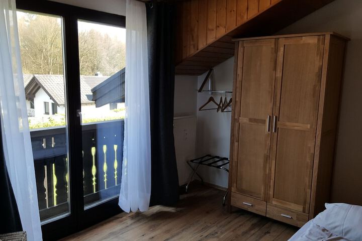 Room 12 of 27