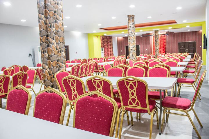 Ballroom/Hall 34 of 43