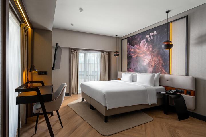 Room 42 of 214