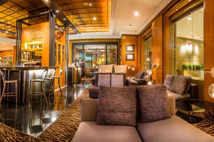Hotel Bar