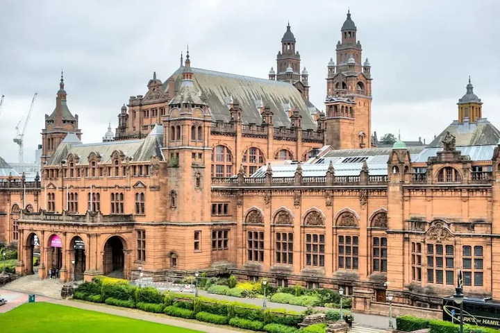 Exterior of Light 2-bed West End Apt Overlooking Kelvingrove Museum