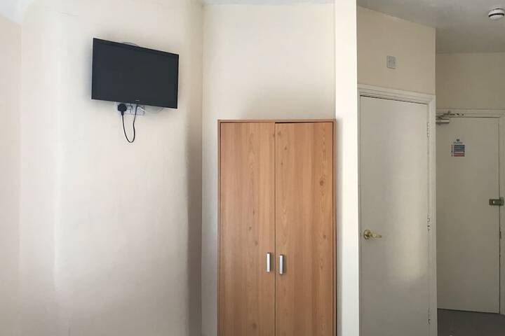 Room 6 of 45