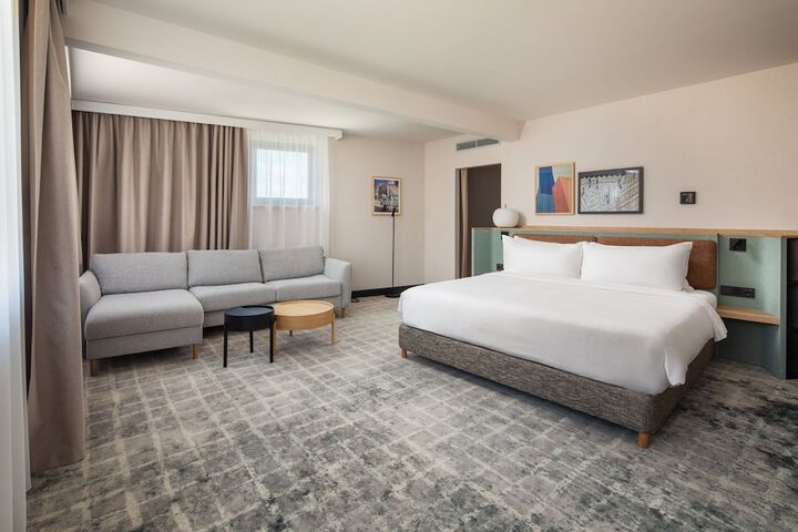 Room 8 of 97
