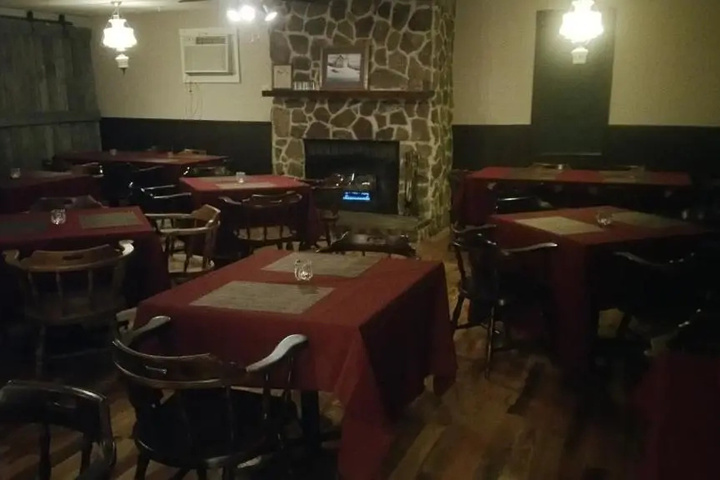 Dining 9 of 9