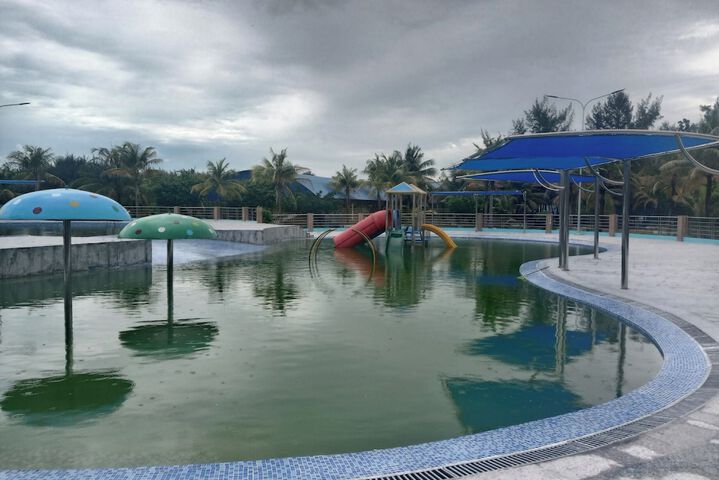 Pool 49 of 105